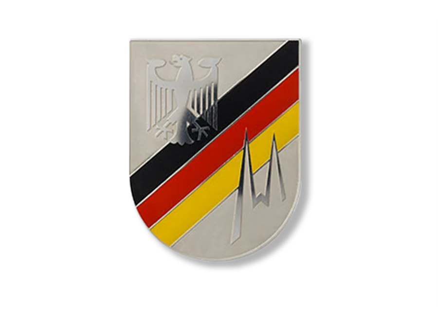 Folienschilder als Bogenware fertig entgittert